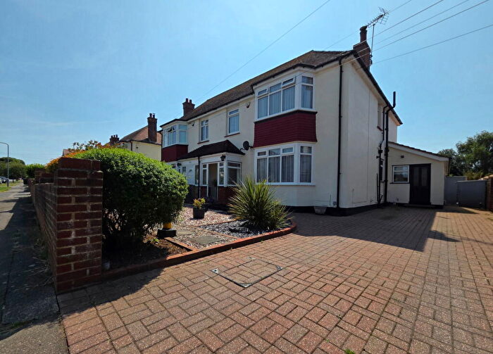 5 Bedroom Semi Detached House For Sale In Grove Gardens, Margate, CT9