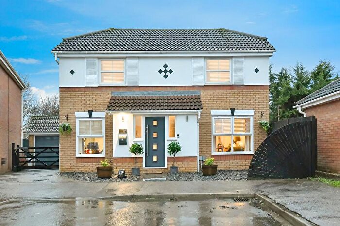 4 Bedroom Detached House For Sale In Eisenhower Road, Shefford, SG17