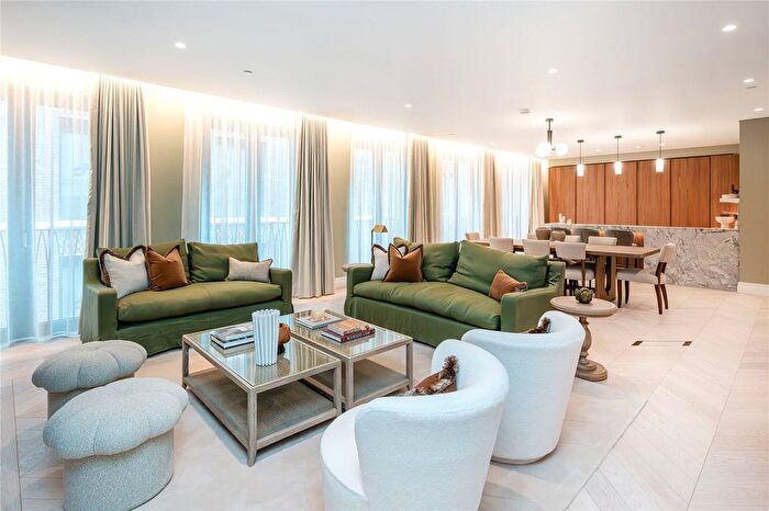 3 Bedroom Flat For Sale In Carrington Street, Mayfair, London, W1J