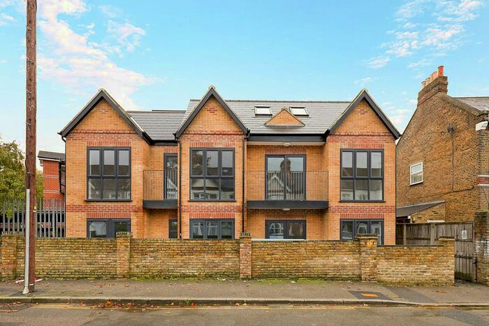 2 Bedroom Flat To Rent In Flat, Lyveden Road, Tooting, SW17