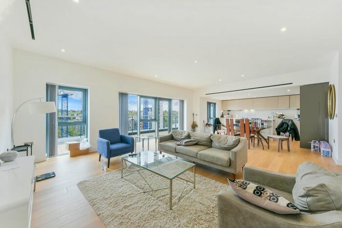 3 Bedroom Flat To Rent In Cornelia House, Beaufort Park, London, NW9