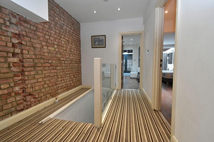 5 Bedroom Flat To Rent In London, W4