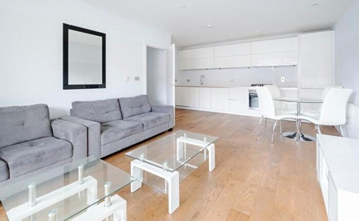 2 Bedroom Flat To Rent In Hallam Street, Fitzrovia, London, W1W