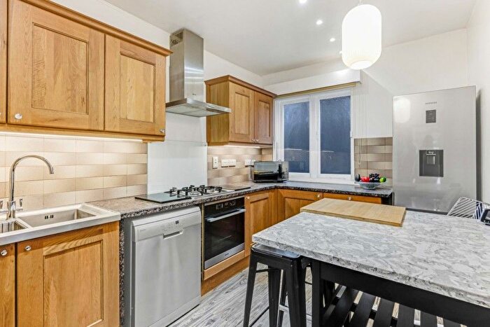 3 Bedroom Flat To Rent In Finchley Road, Golders Green, NW11