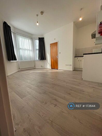 Studio To Rent In Willingdon Road, London, N22
