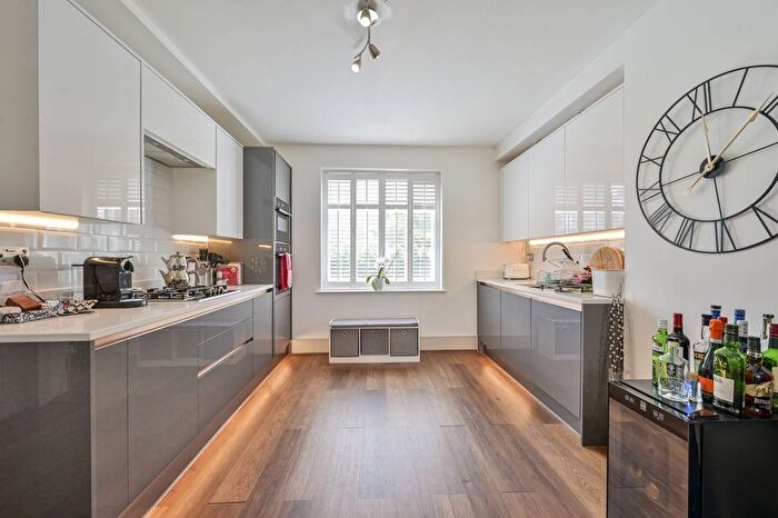 4 Bedroom Semi-Detached House To Rent In Crestway, Putney, London, SW15