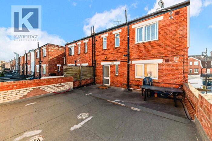 2 Bedroom Flat To Rent In Stoneleigh Broadway, Epsom, KT17