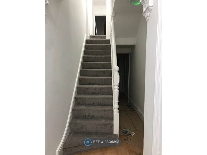 2 Bedroom Flat To Rent In Southampton, Southampton, SO15