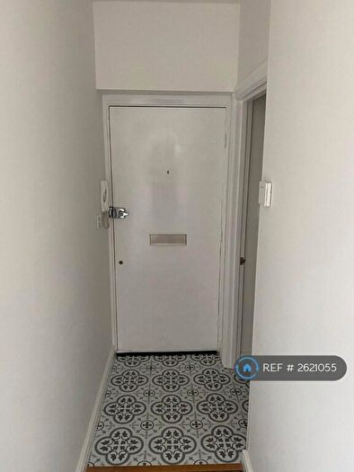 2 Bedroom Flat To Rent In Riplingham, Leamington Spa, CV32