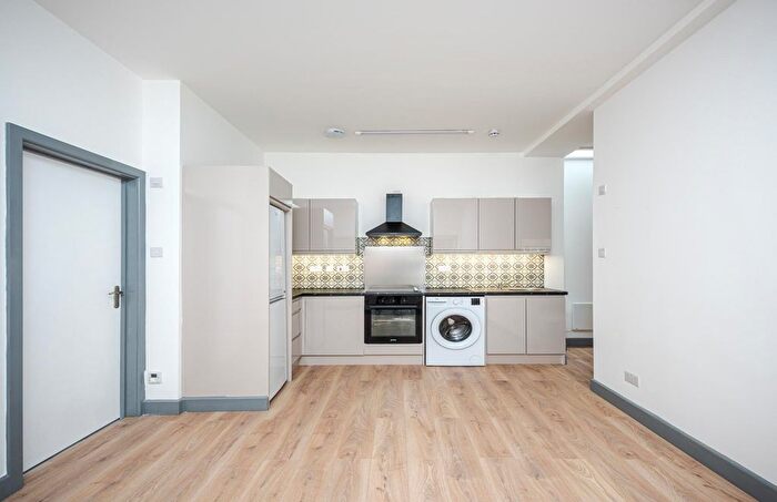 Studio To Rent In Clapham Park Road, SW4
