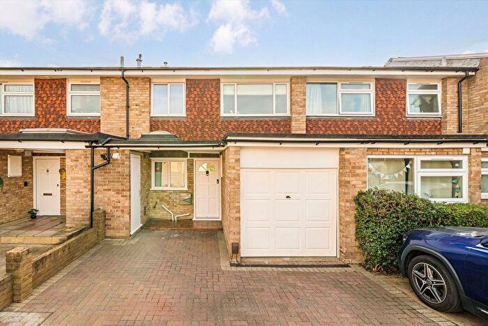 3 Bedroom Property For Sale In Earle Gardens, Kingston Upon Thames, KT2
