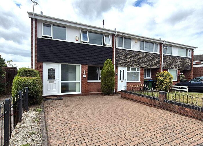 3 Bedroom End Of Terrace House To Rent In Templemore Drive, Great Barr, Birmingham, B43