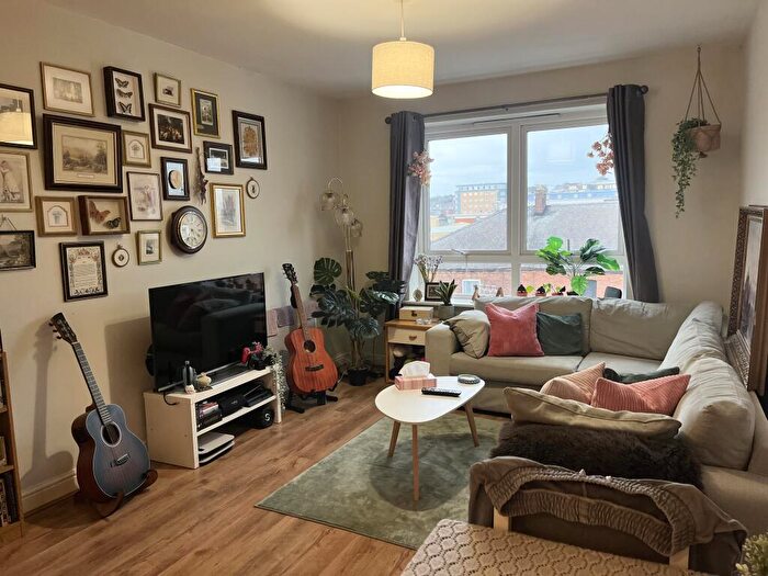 2 Bedroom Flat To Rent In Tanners Court // Bed Flat // Sept, LN5