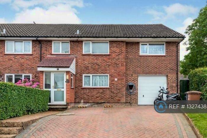 4 Bedroom End Of Terrace House To Rent In Hayley Common, Stevenage, SG2