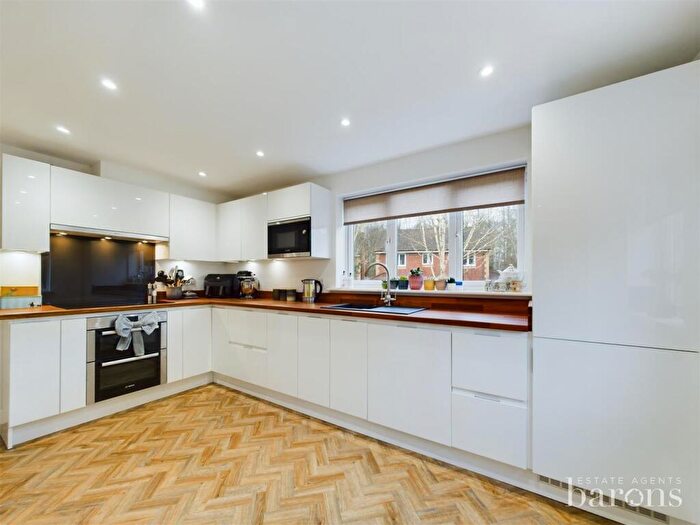4 Bedroom Detached House For Sale In Vespasian Gardens, Basingstoke, RG24