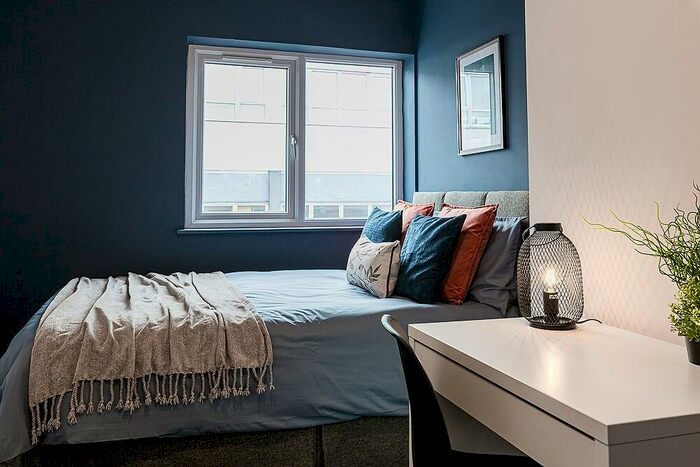 8 Bedroom House Of Multiple Occupation To Rent In Parsons Lane, Bury, BL9