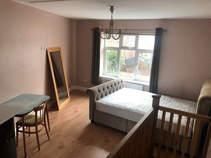 Studio To Rent In Blacksmiths Close, Romford, RM6