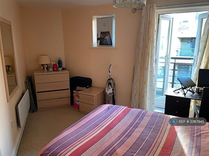 3 Bedroom Flat To Rent In Old Town, Swindon, SN1