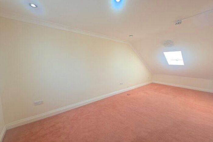 2 Bedroom Flat To Rent In Firtree Walk, Enfield, EN1