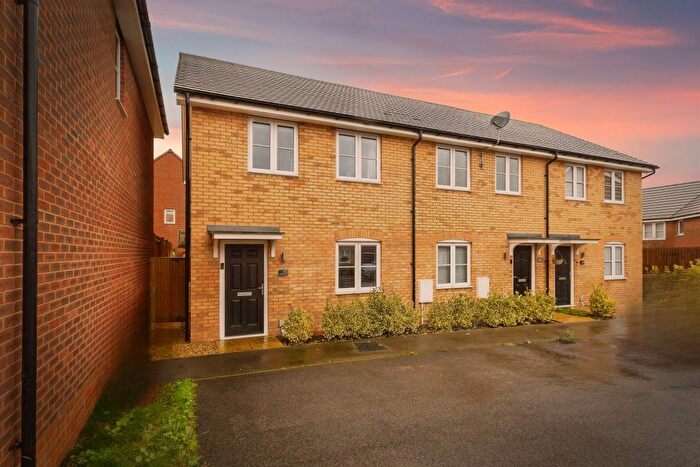 3 Bedroom End Of Terrace House For Sale In Hadrian Crescent, Leighton Buzzard, LU7