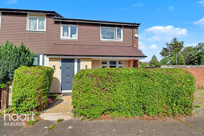 3 Bedroom End Of Terrace House For Sale In Deneway, Basildon, SS16