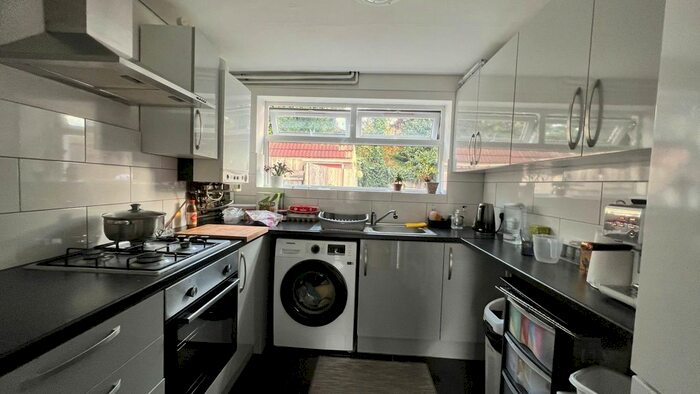 3 Bedroom End Of Terrace House To Rent In Green Lane, Feltham, TW13