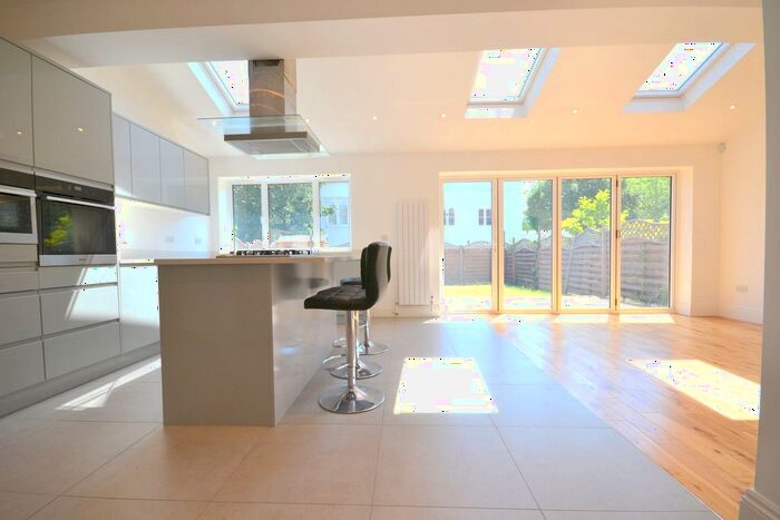 4 Bedroom End Of Terrace House To Rent In Culverden Road, Balham, London, SW12