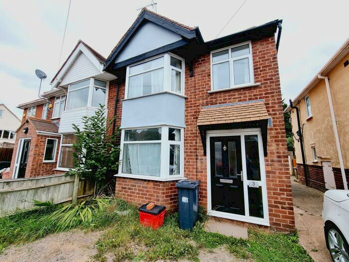 4 Bedroom Semi-Detached House To Rent In The Close, Leamington Spa, CV31