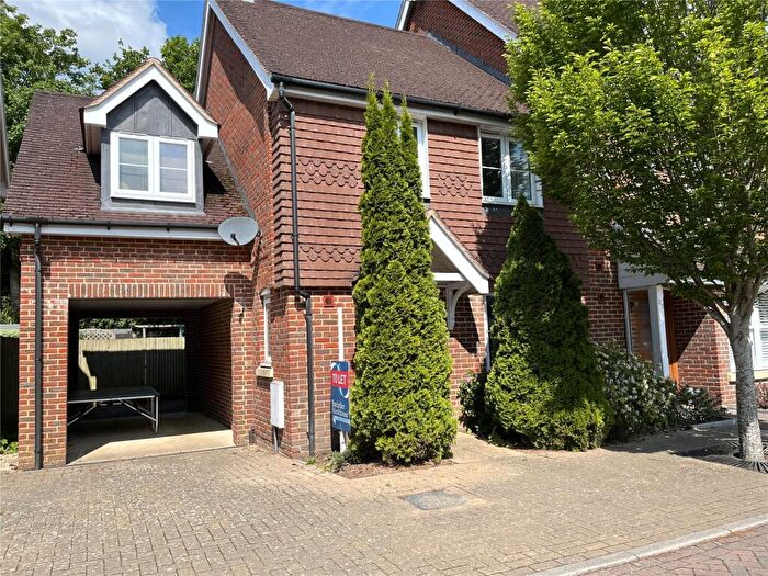 4 Bedroom Link Detached House To Rent In Barncroft Drive, Lindfield, RH16