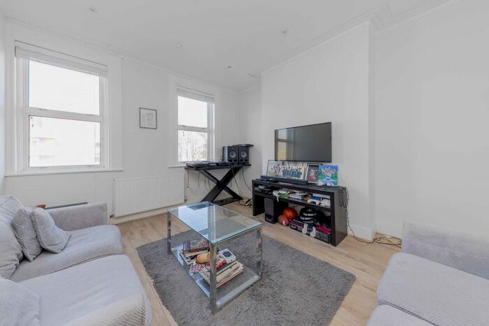 3 Bedroom Flat To Rent In Stroud Green Road, London, N4