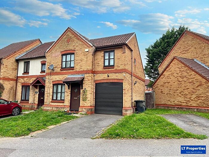 3 Bedroom Terraced House To Rent In Gleneagles Drive, Luton, LU2