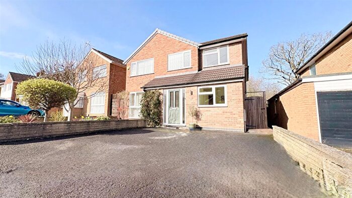 4 Bedroom Detached House For Sale In Meadow View, Moseley, B13