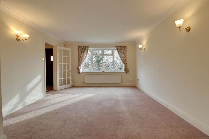 4 Bedroom Detached House For Sale In Jay Close, Horndean, PO8