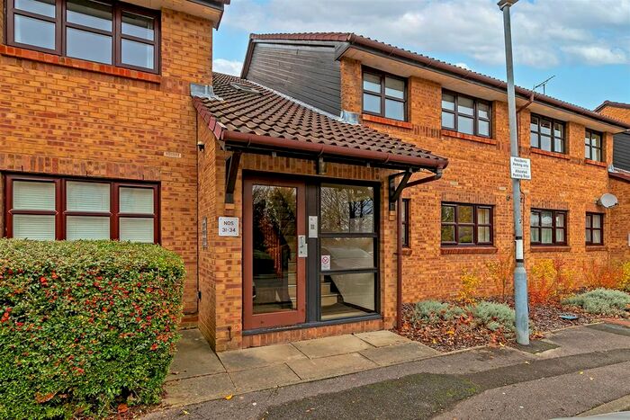 2 Bedroom Flat To Rent In Milford Close, St.Albans, AL4