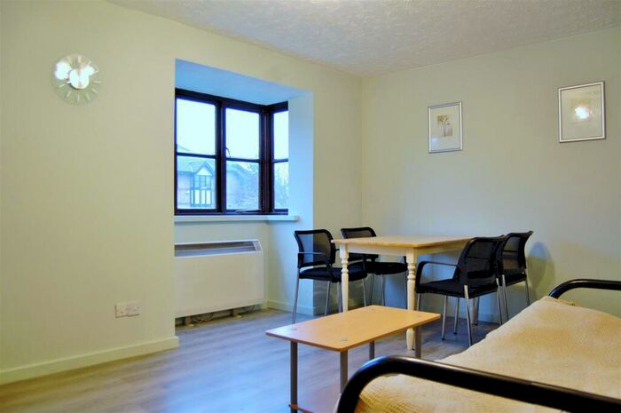 1 Bedroom Flat To Rent In Woodvale Way, London, NW11