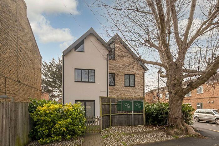 3 Bedroom Maisonette For Sale In All Saints Road, South Wimbledon, London, SW19