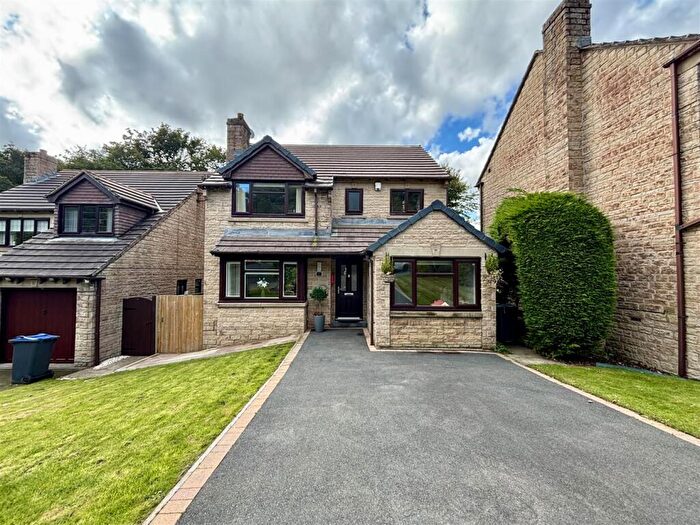 4 Bedroom Detached House For Sale In Cropredy Close, Queensbury, Bradford, BD13