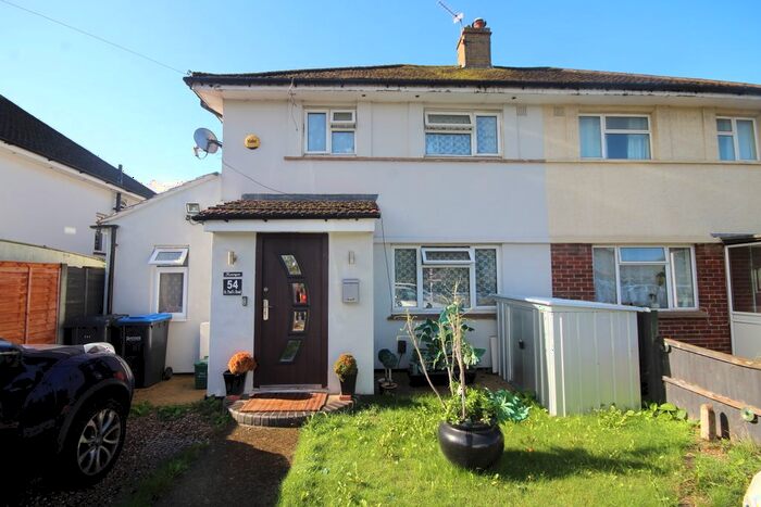 4 Bedroom Semi-Detached House To Rent In St. Pauls Road, Staines, TW18