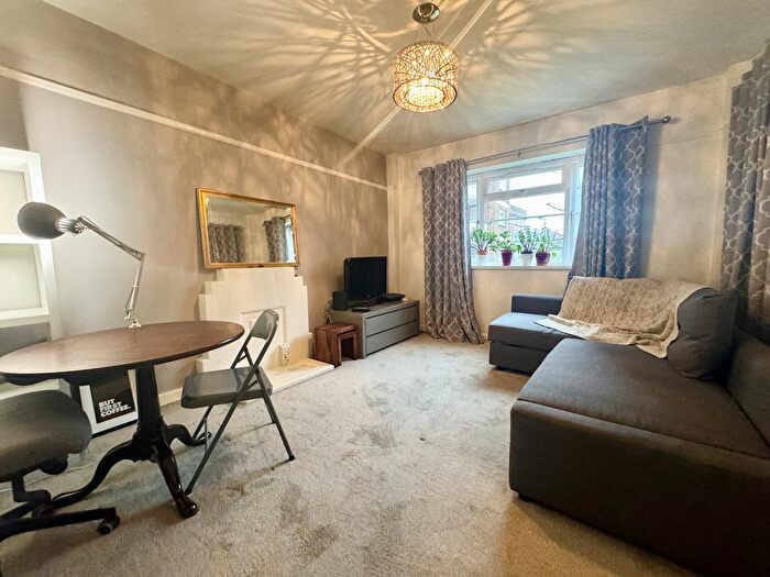 1 Bedroom Flat To Rent In Bollo Lane, London, W3