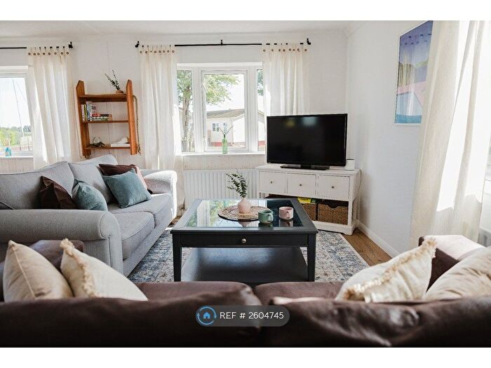 2 Bedroom Bungalow To Rent In Convent Meadows, Christchurch, BH23