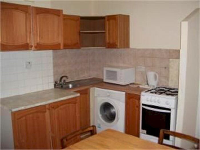 1 Bedroom Flat To Rent In York Road, Ilford, Essex, IG1