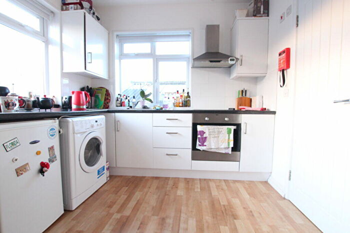 1 Bedroom Flat To Rent In Vale Road, Manor House, N4