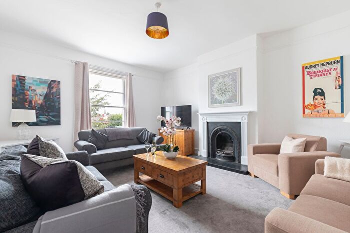 3 Bedroom Flat To Rent In Bath Road, Cheltenham, GL53