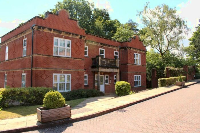 1 Bedroom Ground Flat To Rent In Franklin Court, Godalming, Surrey, GU8