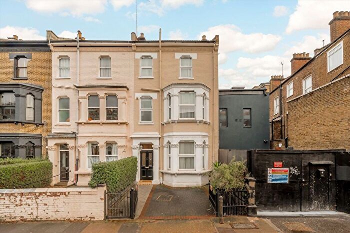 4 Bedroom Property For Sale In Frithville Gardens, Shepherds Bush, W12