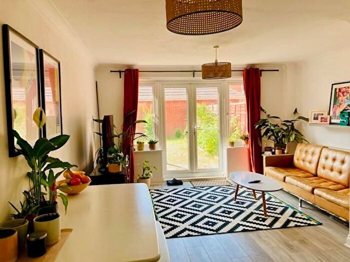 3 Bedroom Semi Detached House To Rent In Collier Way, Southend-On-Sea, SS1