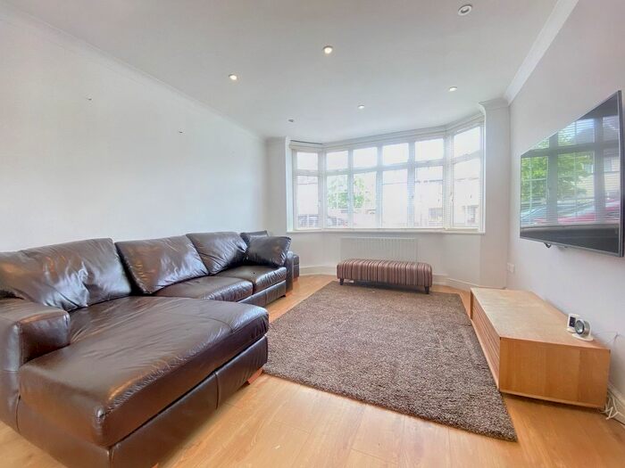 3 Bedroom Detached House To Rent In Montague Road, Uxbridge, Greater London, UB8