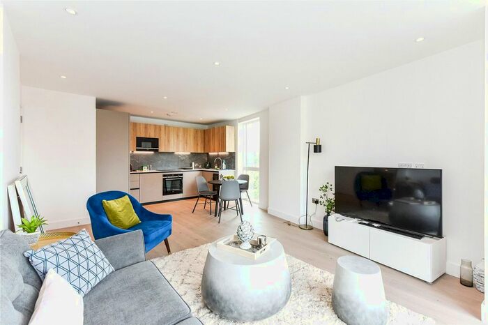 2 Bedroom Flat To Rent In Penn Street, London, N1