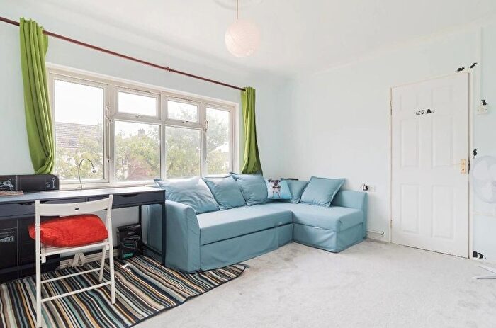 1 Bedroom Maisonette For Sale In Crouch Avenue, Barking, IG11