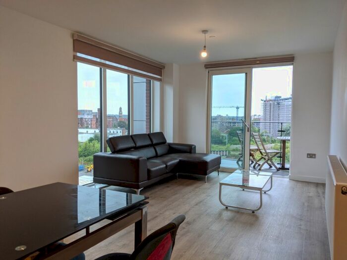 3 Bedroom Flat To Rent In Lockgate Square, Salford, M5